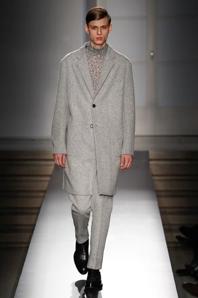 Look 25